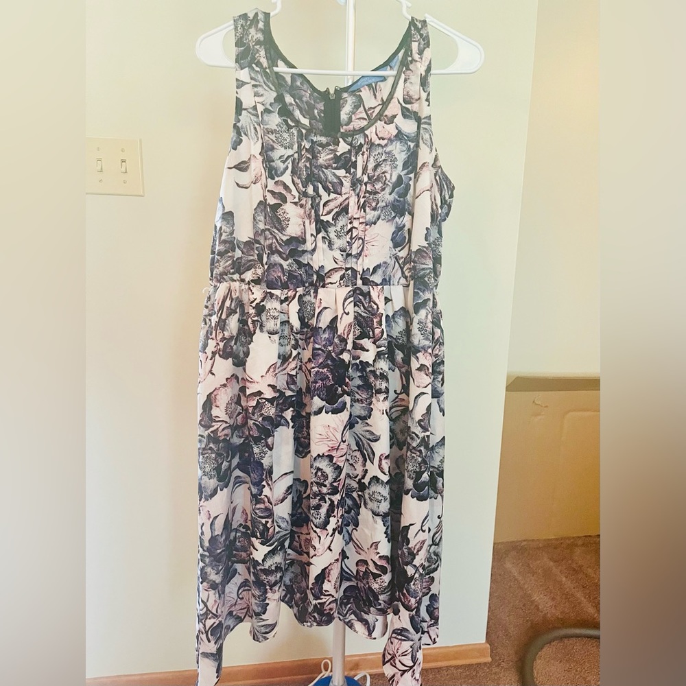 Simply Vera Sz L Pleated, Floral, Handkerchief Hem Sundress